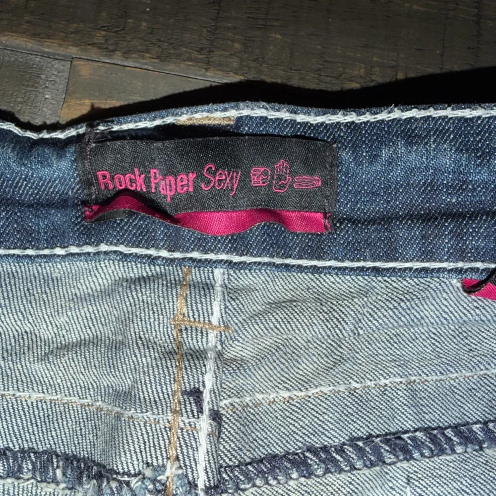 Women's size 29, size 8 rock paper sexy‎ capris Classic Blue Women's Jean capris